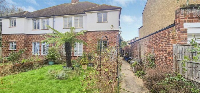 2 Bedroom Maisonette To Rent In St. Margarets Road, Twickenham TW1