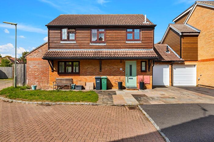 3 Bedroom Link Detached House For Sale In Ref: Sm - Baden Drive, Horley, RH6