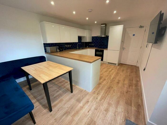 4 Bedroom Semi-Detached House To Rent In Norwich Drive, Brighton, BN2