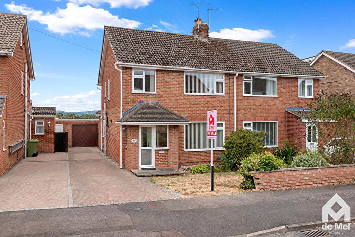 3 Bedroom Semi-Detached House For Sale In Delabere Road, Bishops Cleeve, GL52