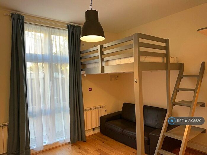 Studio To Rent In Gloucester Drive (Fl), London, N4