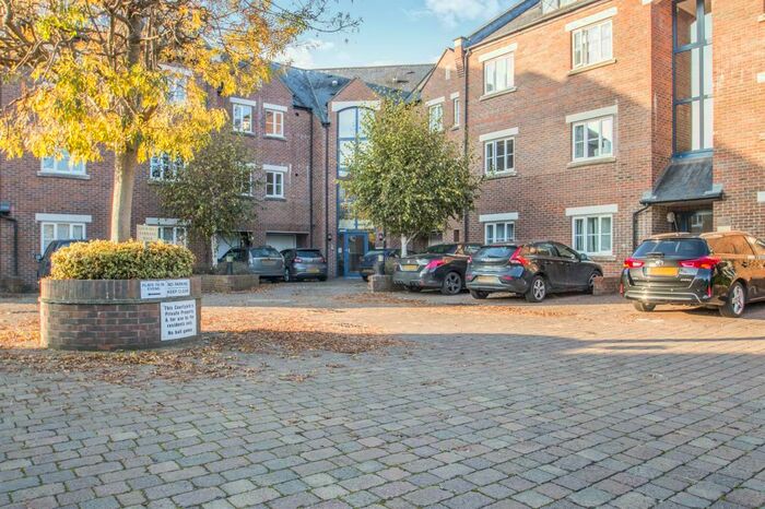 2 Bedroom Flat To Rent In Geoffrey Farrant Walk, Taunton, Somerset TA1