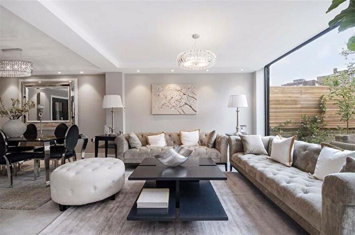 5 Bedroom Town House To Rent In Court Close, St Johns Wood Park, London, NW8