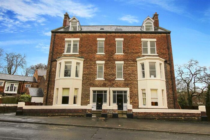 3 Bedroom Flat To Rent In Dene House, The Green, Wallsend, NE28