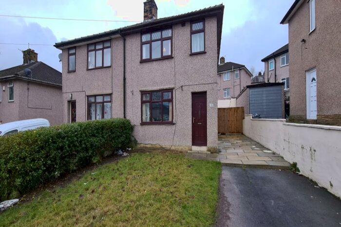 3 Bedroom Semi-Detached House To Rent In Broomhill Mount, Keighley, West Yorkshire, BD21