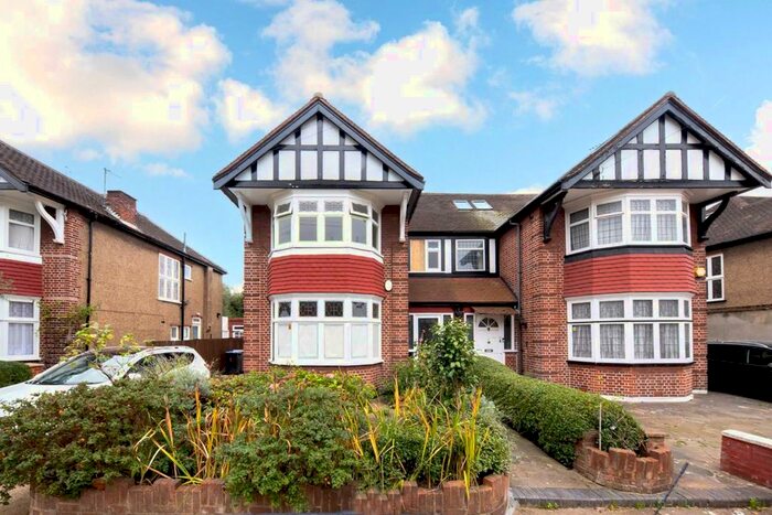 3 Bedroom Property To Rent In Trevelyan Gardens, London, NW10