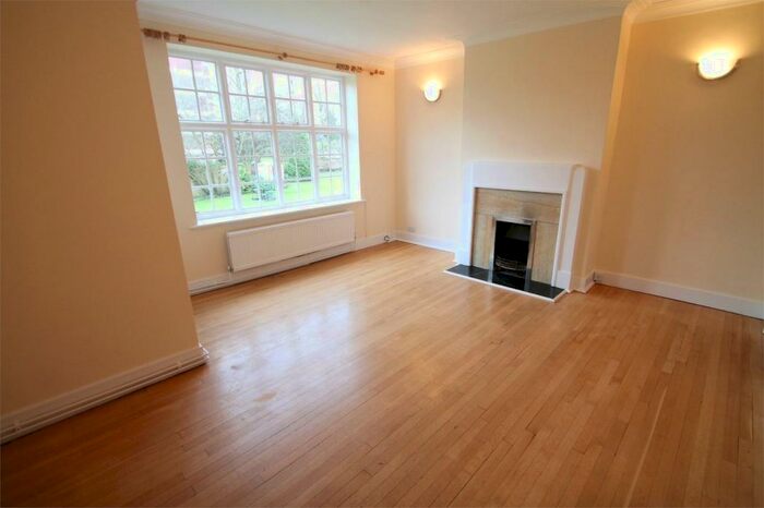 2 Bedroom Flat To Rent In Aylmer Court, East Finchley, N2
