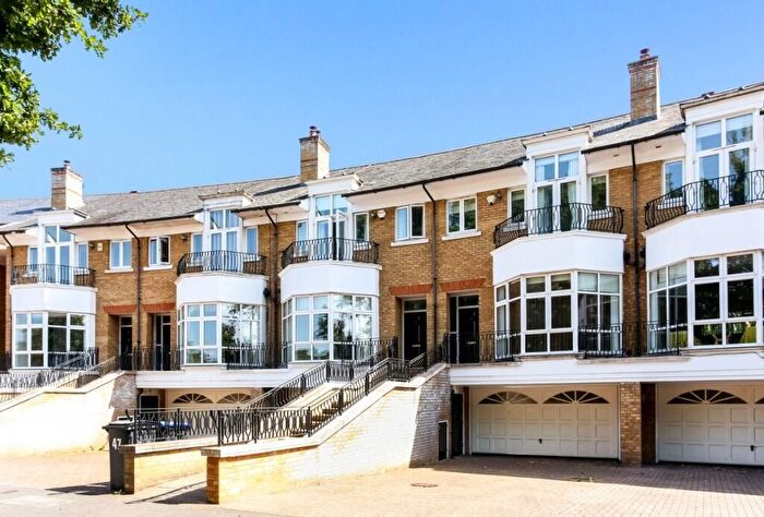 5 Bedroom Town House To Rent In Englefield Green, Surrey, TW20