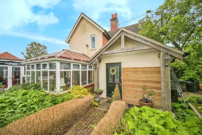 2 Bedroom Character Property For Sale In Westerfield Road, Westerfield, Ipswich, IP6