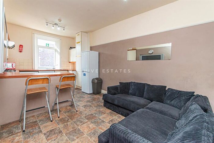 5 Bedroom Maisonette To Rent In Mistletoe Road, Jesmond, Newcastle Upon Tyne, NE2