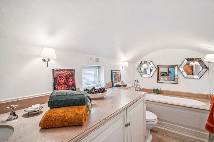 2 Bedroom Flat To Rent In Clarendon Gardens, Little Venice, W9