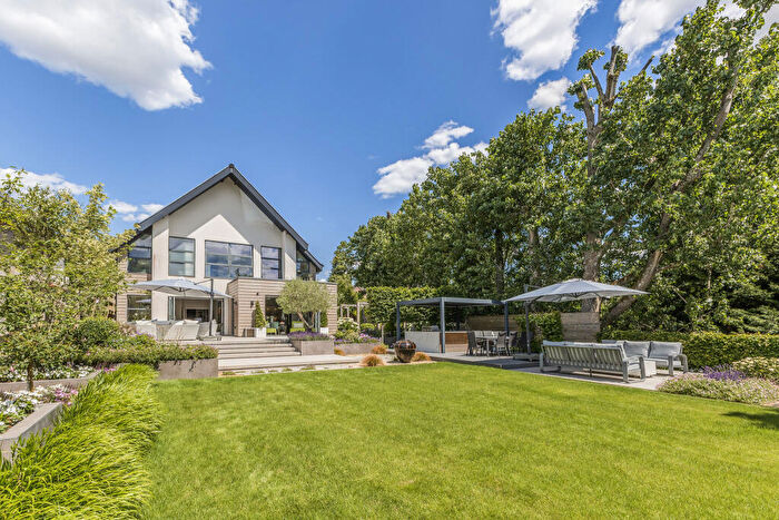 5 Bedroom House For Sale In Charles Peel Place, Cuckfield, RH17