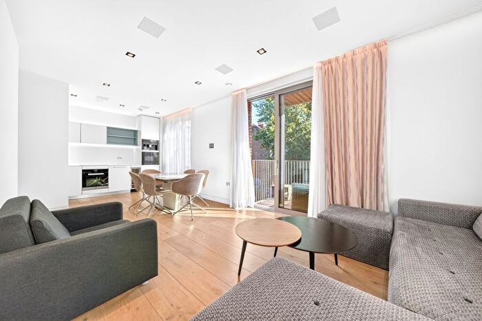 2 Bedroom Flat To Rent In Chatsworth House, Duchess Walk, SE1