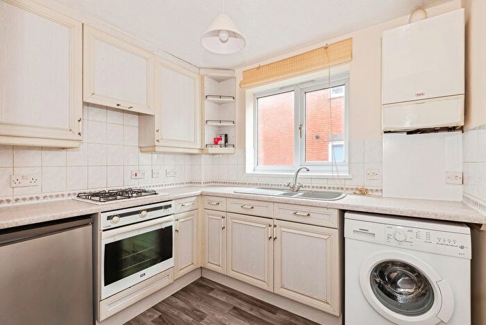 1 Bedroom Flat For Sale In Chapel Road, Redhill, Surrey, RH1