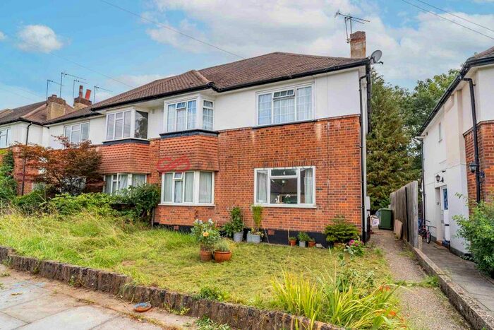2 Bedroom Flat To Rent In Meadow Road, Pinner, HA5