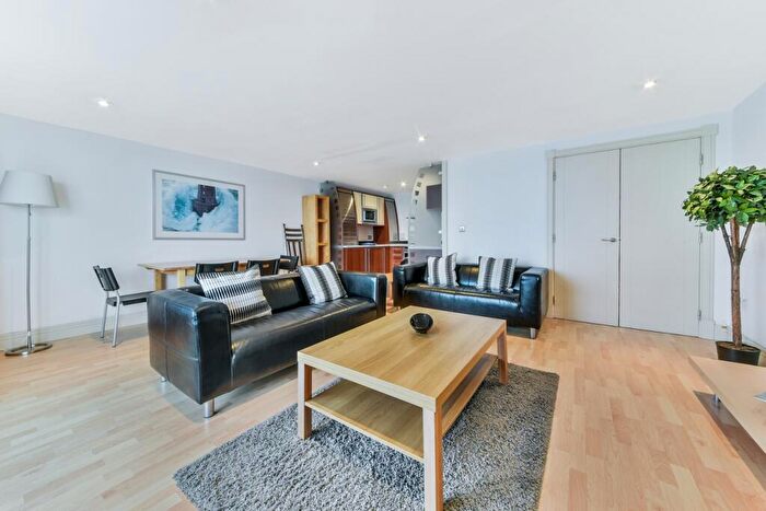 2 Bedroom Duplex To Rent In Newton Place, Isle Of Dogs, London, E14