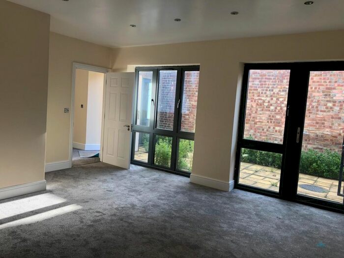 3 Bedroom Bungalow To Rent In Brooksbys Walk, Homerton, E9