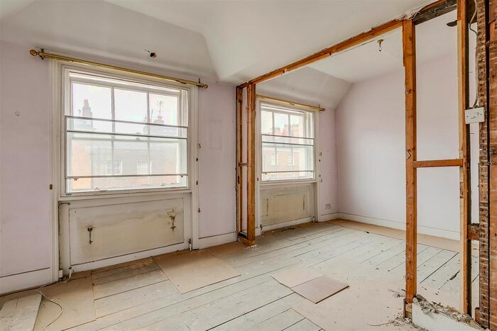 5 Bedroom Property For Sale In Chapel Street, London, SW1X