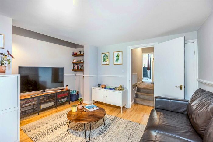 2 Bedroom Flat To Rent In Endlesham Road, London, SW12