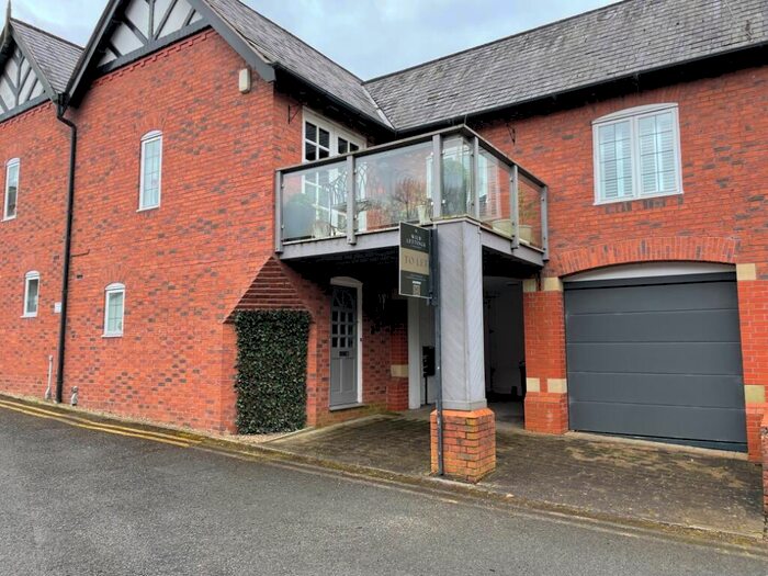 2 Bedroom Semi-Detached House To Rent In Spencer Mews, SK10