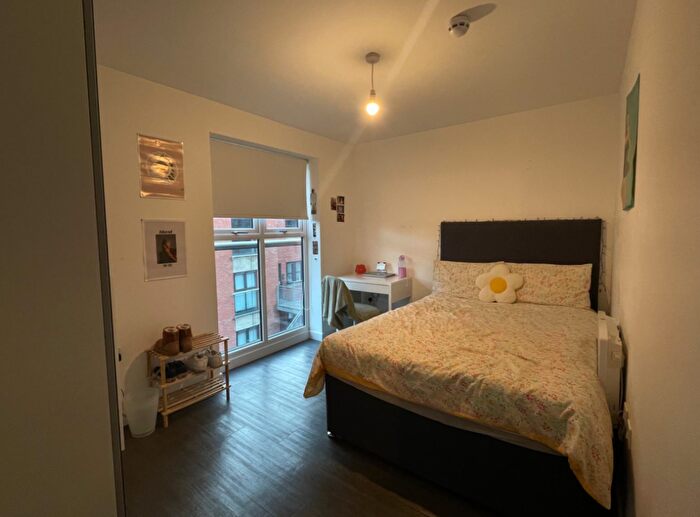 6 Bedroom Flat To Rent In Hyde Terrace, Leeds, West Yorkshire, LS2