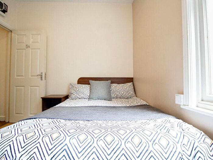 Apartment To Rent In Apt, Springfield Mount #, LS2