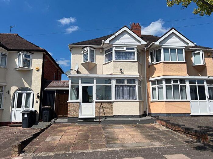 3 Bedroom Semi-Detached House For Sale In Blakeland Road, Great Barr, Birmingham, B44