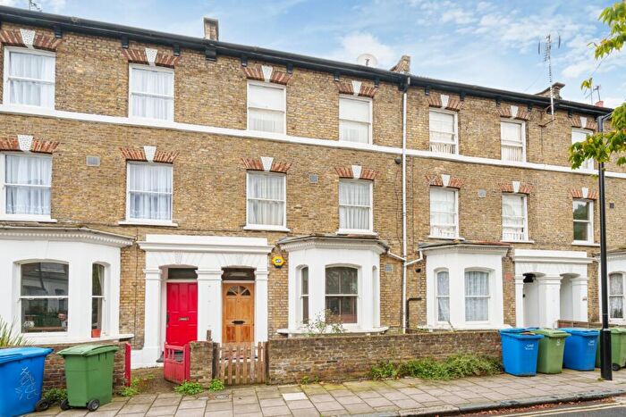 2 Bedroom Flat To Rent In Darwin Street London, SE17
