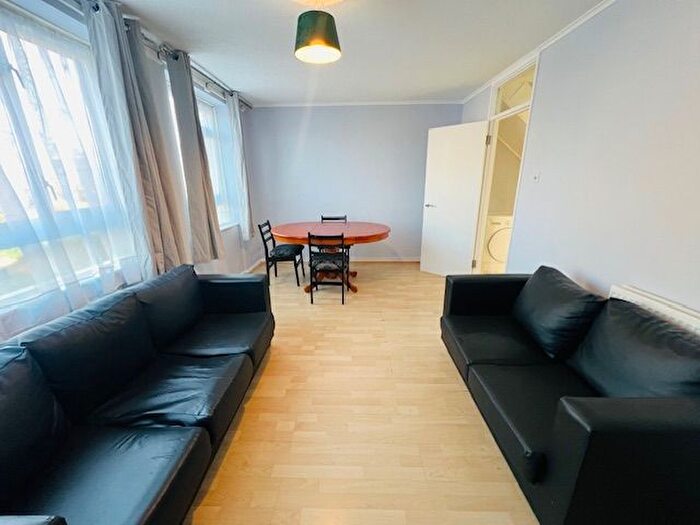 3 Bedroom Flat To Rent In Hawthorne Close, London, N1