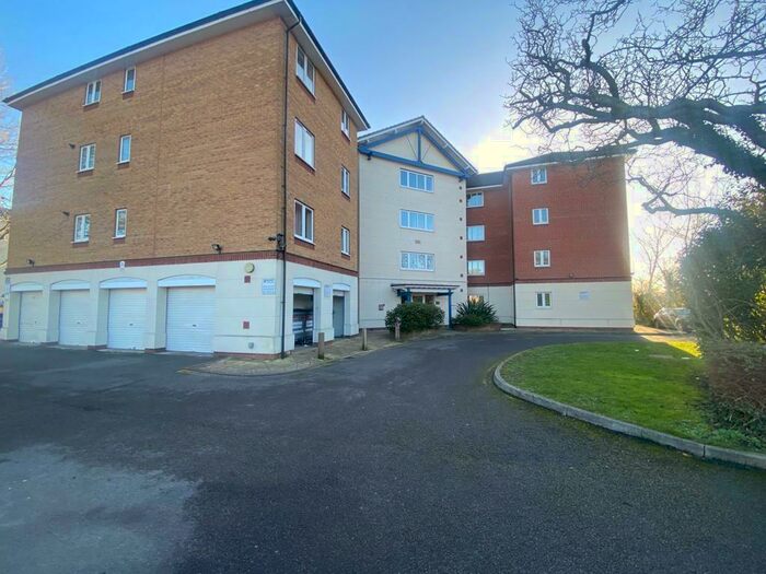 2 Bedroom Flat To Rent In Quayside Road, Bitterne, Southampton, SO18