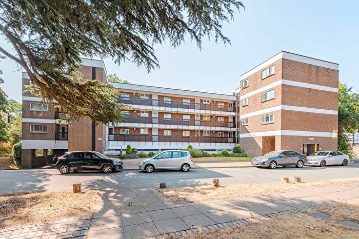 2 Bedroom Flat For Sale In Cairns Court, Norwich, NR4