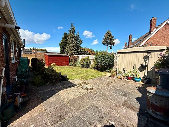 2 Bedroom Detached Bungalow For Sale In Wigmore Lane, Stopsley, Luton, Bedfordshire, LU2