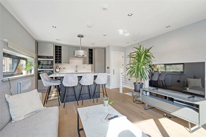 2 Bedroom End Of Terrace House For Sale In Culford Mews, Islington, London, N1