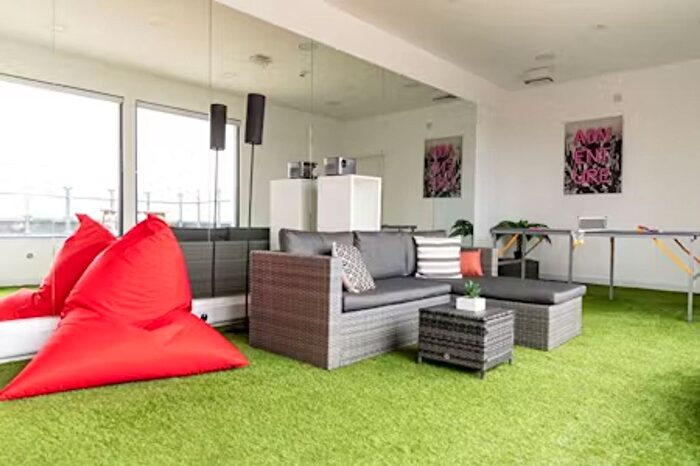 1 Bedroom Flat To Rent In City Heights - City Road Roath, Cardiff, CF24