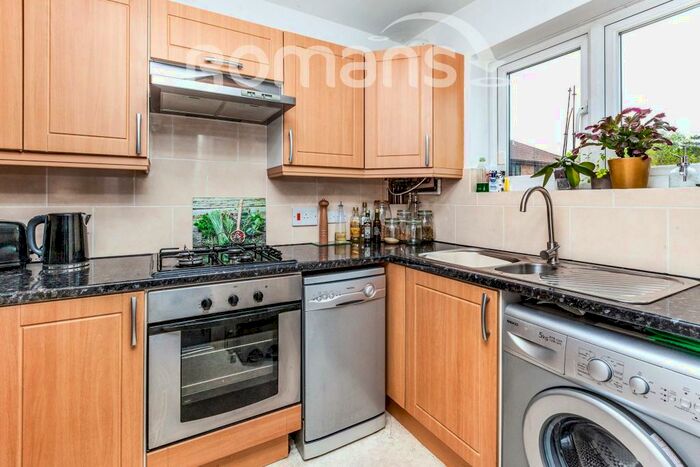 1 Bedroom Apartment To Rent In Imperial Road, SL4