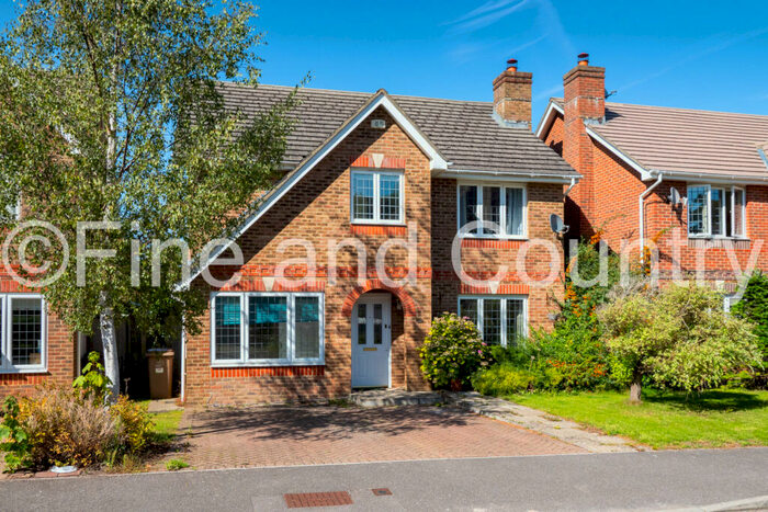 4 Bedroom Detached House To Rent In Roman Way, Carshalton, SM5