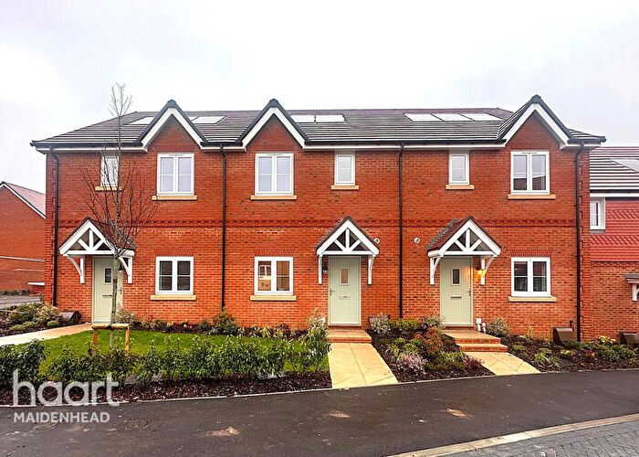 3 Bedroom End Of Terrace House For Sale In Orchid Drive, High Wycombe, HP10