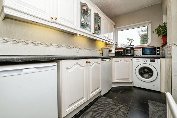 3 Bedroom Semi-Detached House For Sale In Waddington Avenue, Great Barr, Birmingham, B43