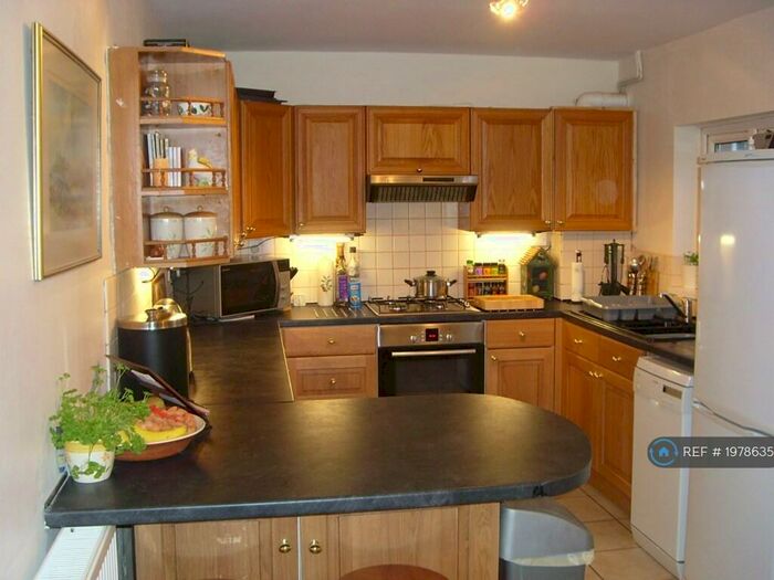 5 Bedroom Semi-Detached House To Rent In Central Avenue, Nottingham, NG9