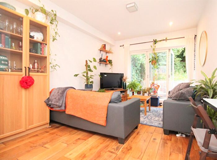 3 Bedroom Flat To Rent In Burghley Road, Kentish Town, NW5