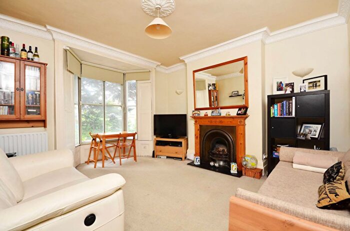 1 Bedroom Flat To Rent In Kingston Road, Wimbledon, London, SW19