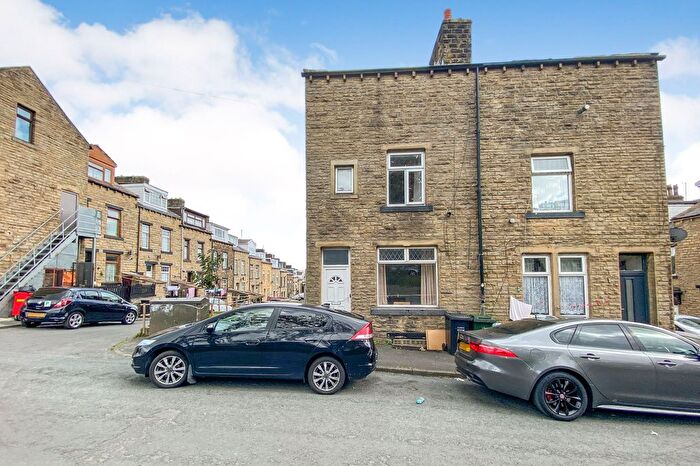 2 Bedroom End Of Terrace House For Sale In Drewry Road, Keighley, BD21
