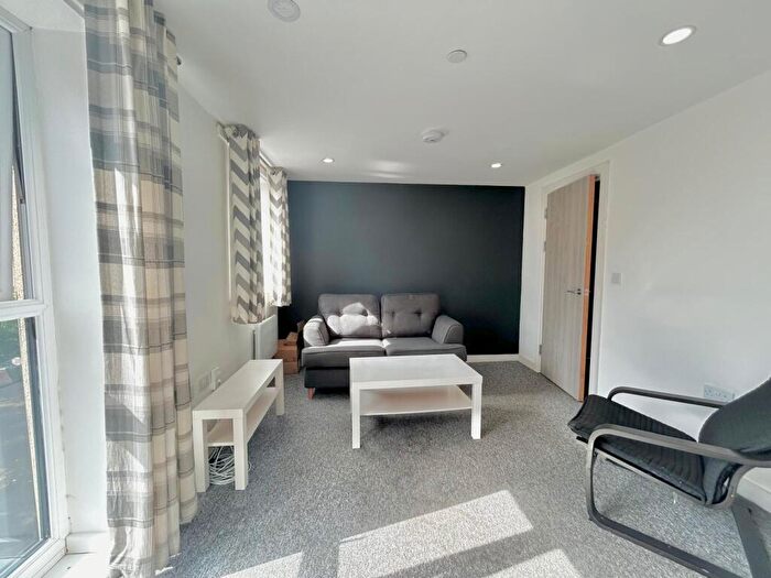 3 Bedroom Apartment To Rent In Ravenscourt, Richmond Road, Cardiff, CF24