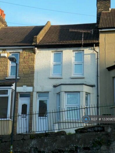 3 Bedroom Terraced House To Rent In Magpie Hall Road, Chatham, ME4