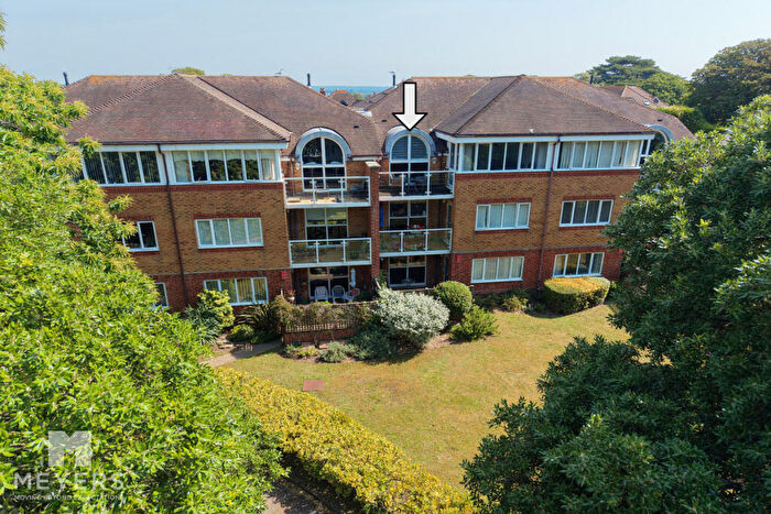 2 Bedroom Apartment For Sale In Stourwood Avenue, Bournemouth, BH6