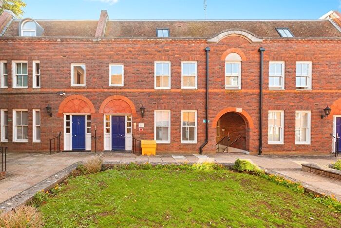 2 Bedroom Flat For Sale In Oxford Road, Aylesbury, HP19