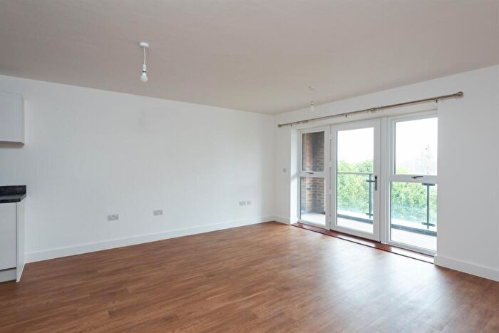 2 Bedroom Flat To Rent In Bedroom Property In Atlas Way, Milton Keynes, MK10