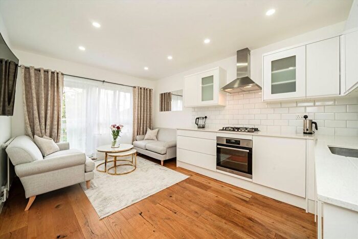 2 Bedroom Flat For Sale In Greyhound Road, Hammersmith, W6