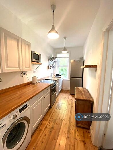 2 Bedroom Flat To Rent In Castlemain Avenue, Bournemouth, BH6