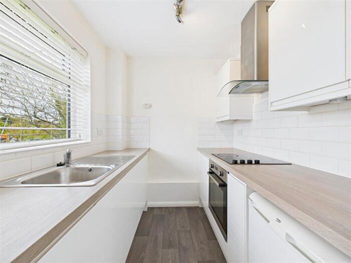 1 Bedroom Flat To Rent In Hazelwood Close, Hitchin, SG5